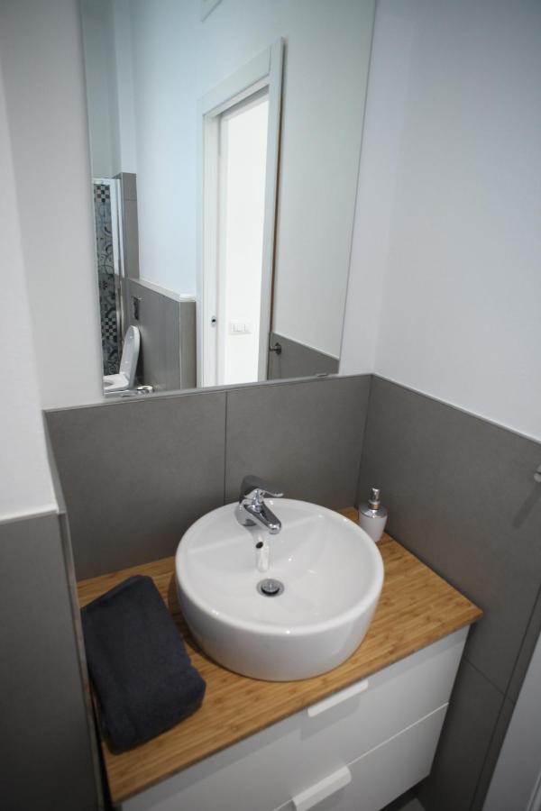Boutique Home Duomo E Universita Bocconi Milano Ngoại thất bức ảnh